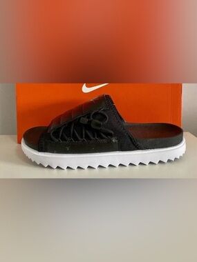 Nike Black Low-Profile Sneakers with White Sawtooth Sole
